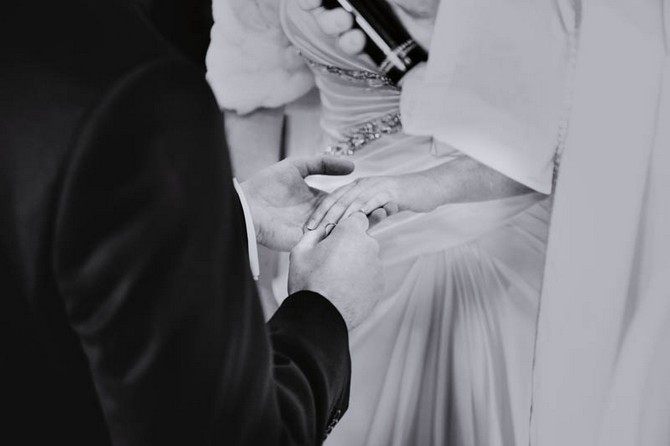 exchanging wedding rings